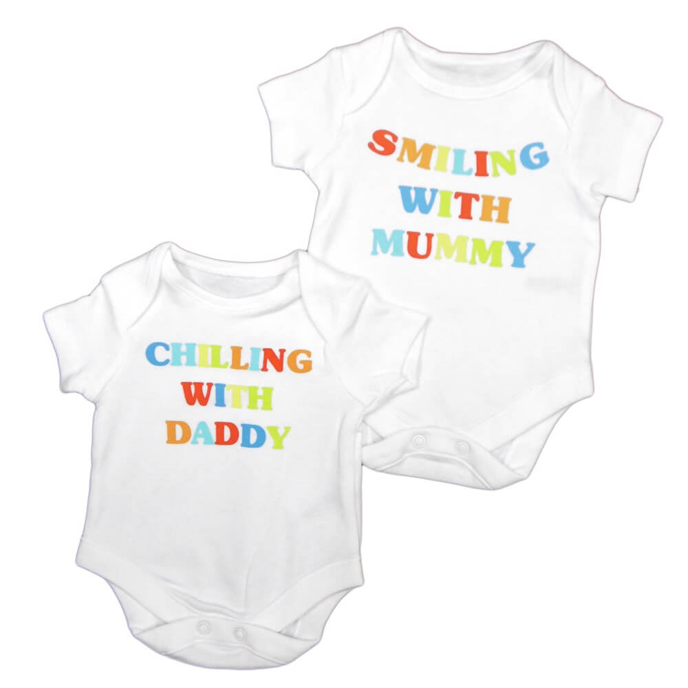 1. Cele mai bune cadouri pentru baby shower - 1.2. Cele mai bune cadouri pentru baieti﻿﻿ - Set cadou 2 body cu mesaj mummy and daddy - krbaby.ro